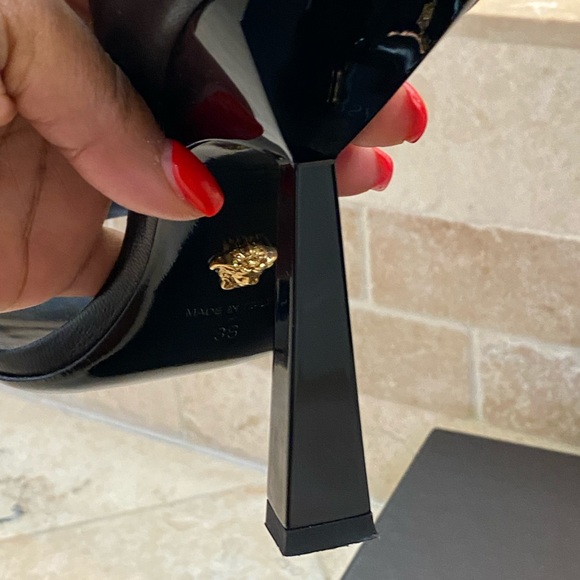 **SOLD**Versace Medusa Chain High-Heeled Sandals 36 - Picture 9 of 12